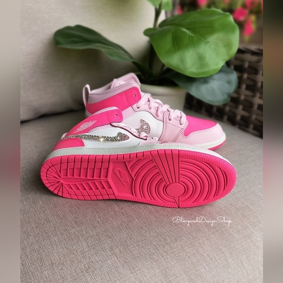Girls Pink Nike Air Jordan Retro 1 Mid Little Kids Shoes With Clear Crystals - Picture 3 of 8